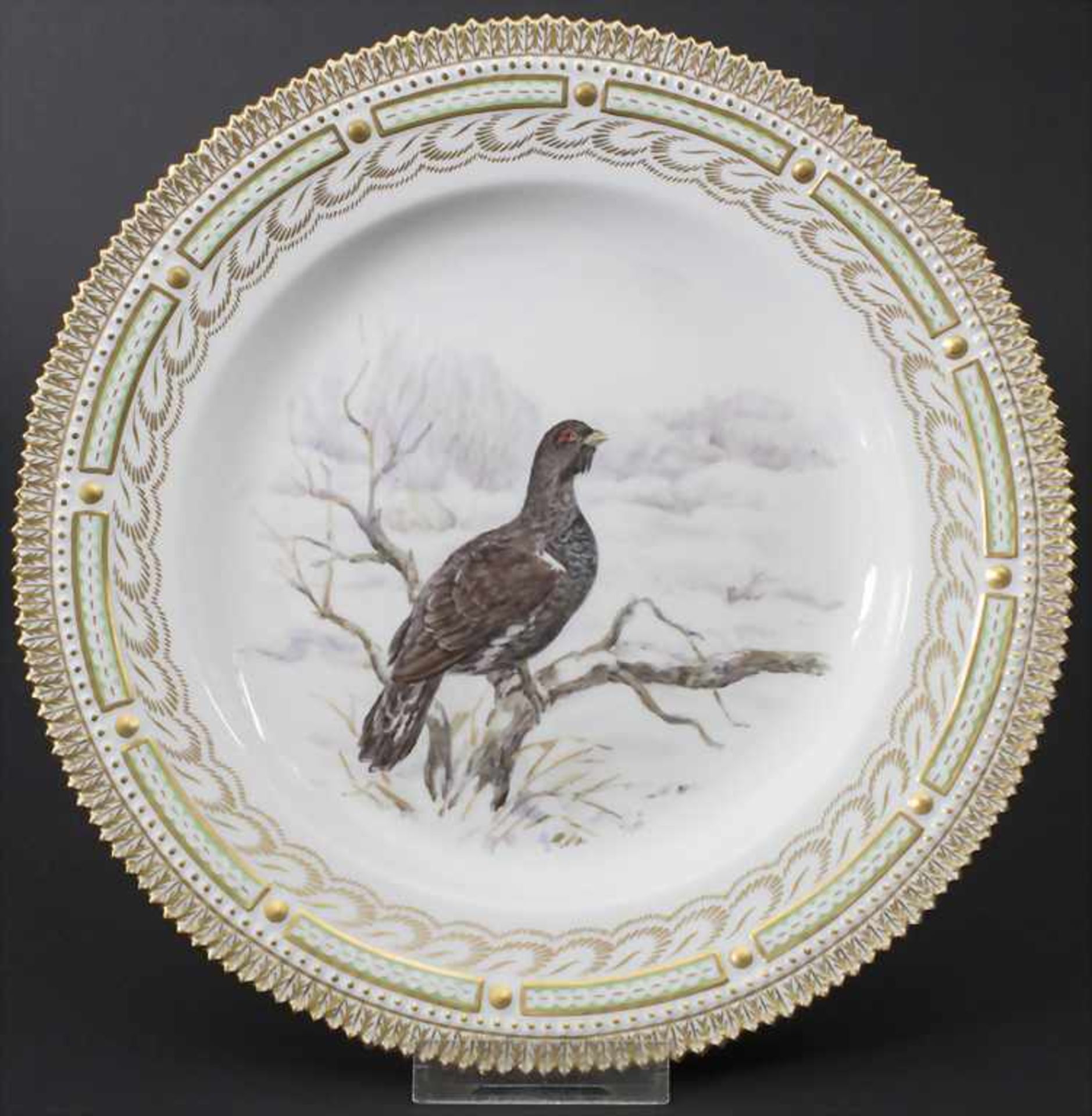 Teller mit einem Auerhahn in Winterlandschaft / A plate with a winter landscape and a grouse,