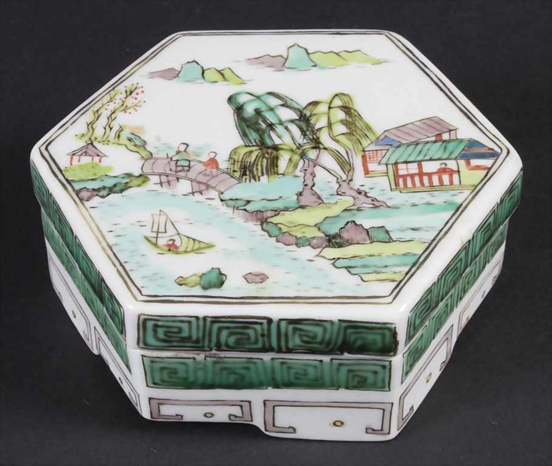 Porzellan-Deckeldose / A porcelain lidded box, China, Qing-Dynastie, wohl 18. Jh.