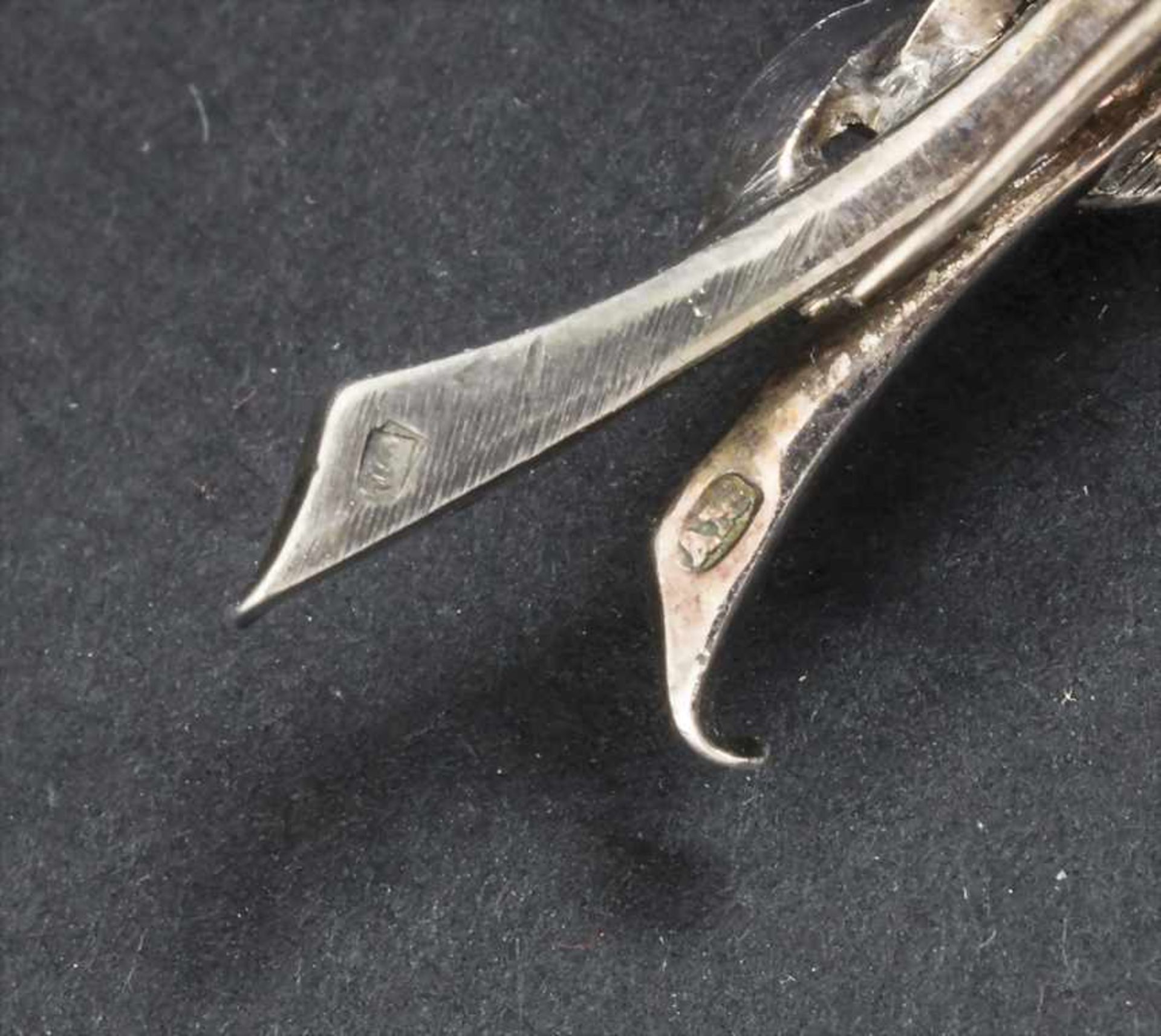 Silberbosche mit Diamanten / A silver brooch with diamonds, 19. Jh. - Bild 3 aus 5