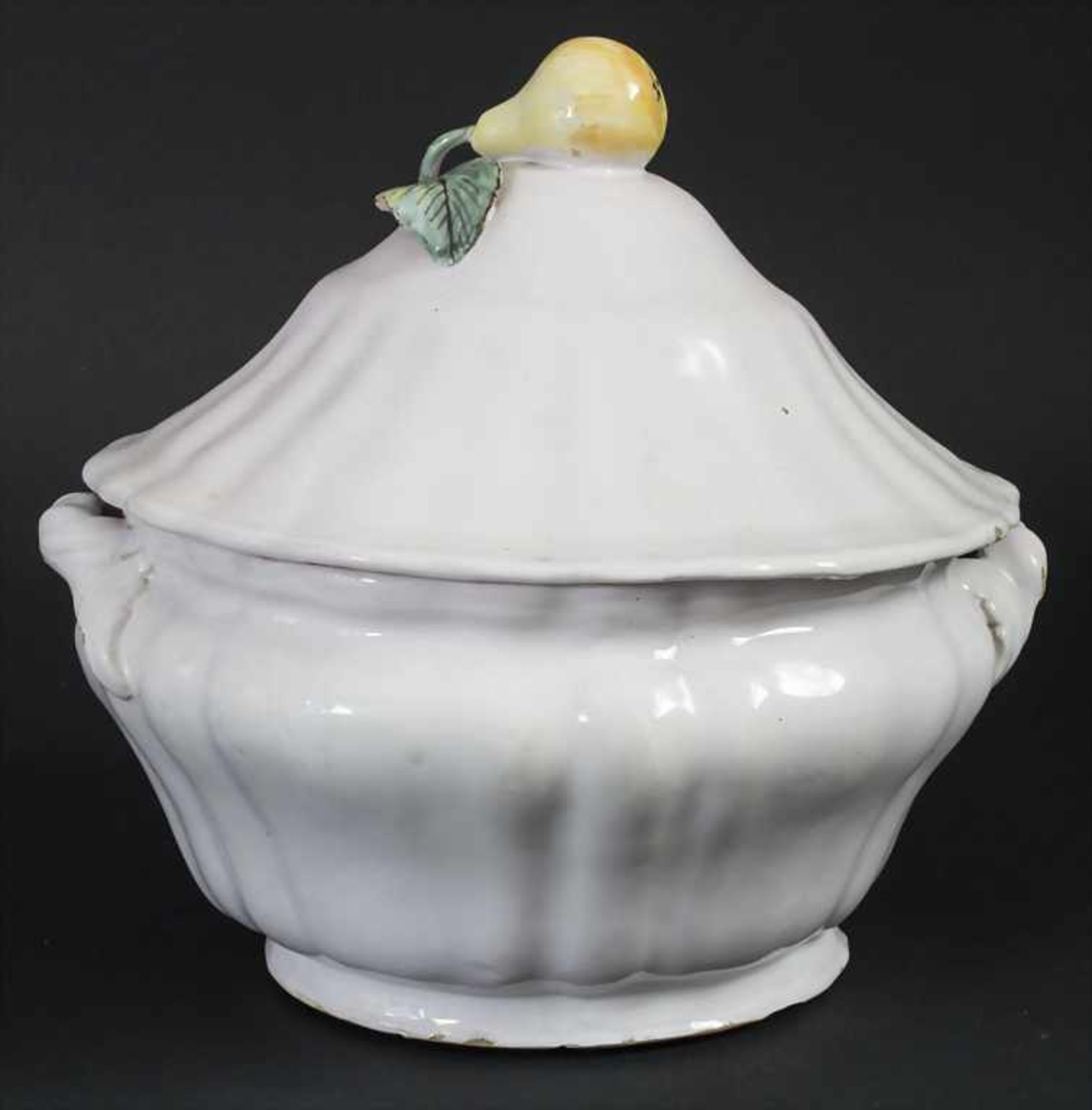 Fayence-Deckelterrine mit Birnknauf / A faience tureen and cover with pear knob, um 1800 - Image 2 of 6