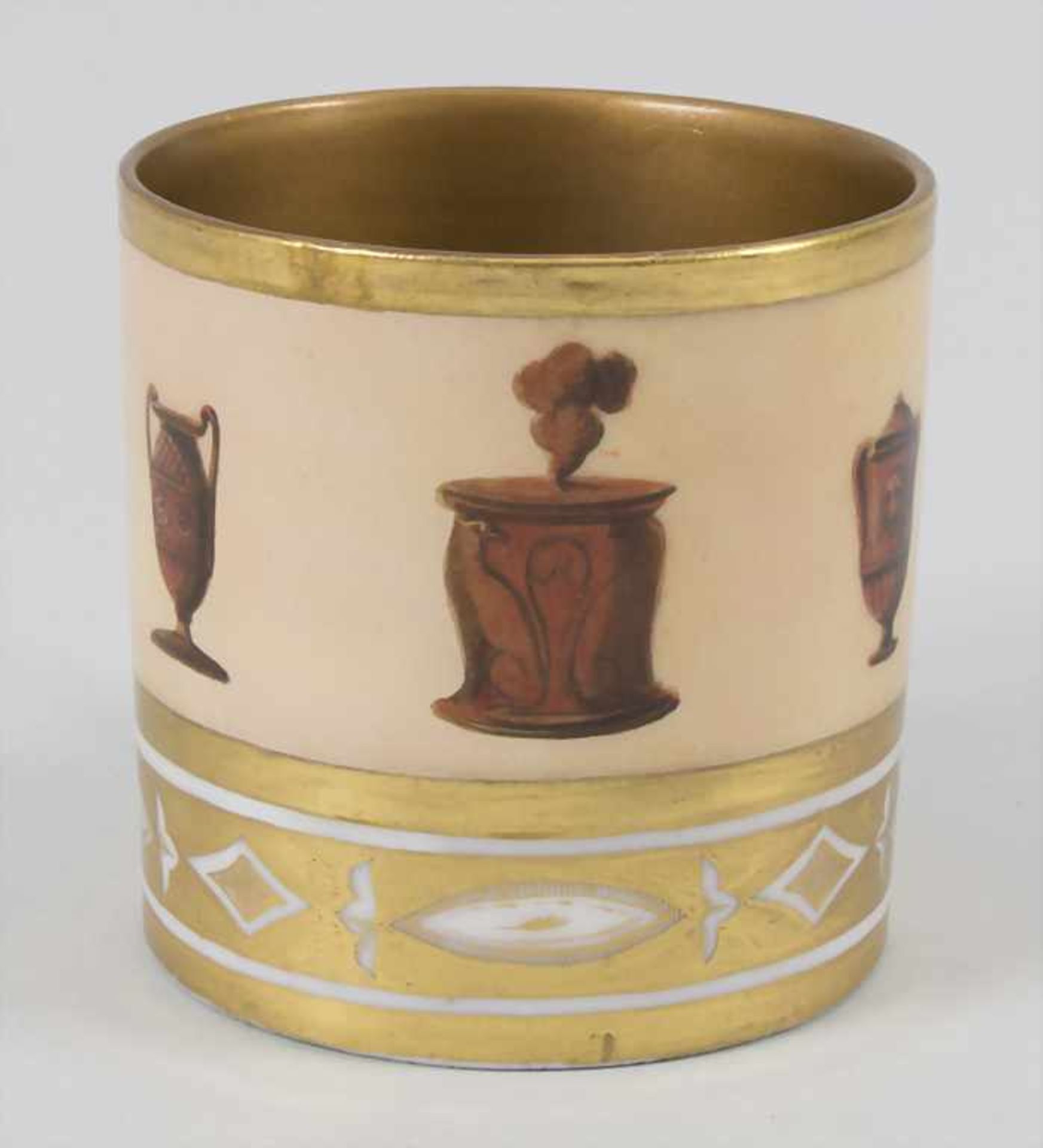 Empire Tasse und Unterschale mit antiken Urnenvasen / An Empire cup and saucer with antique vases, - Bild 6 aus 10