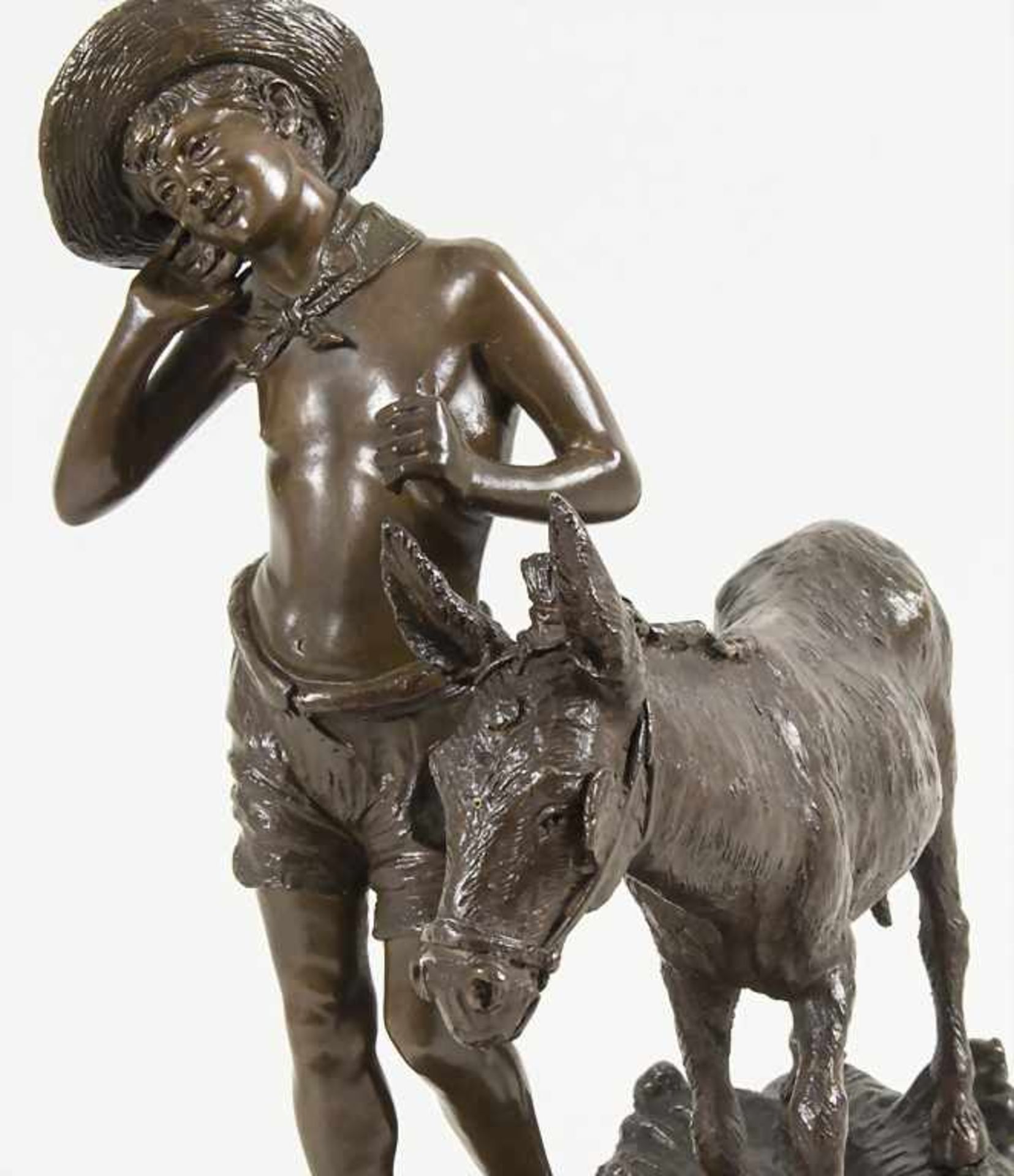 Fander, Bronze Skulptur 'Junge mit Esel' / A bronze sculpture of a boy with a donkey - Image 2 of 9