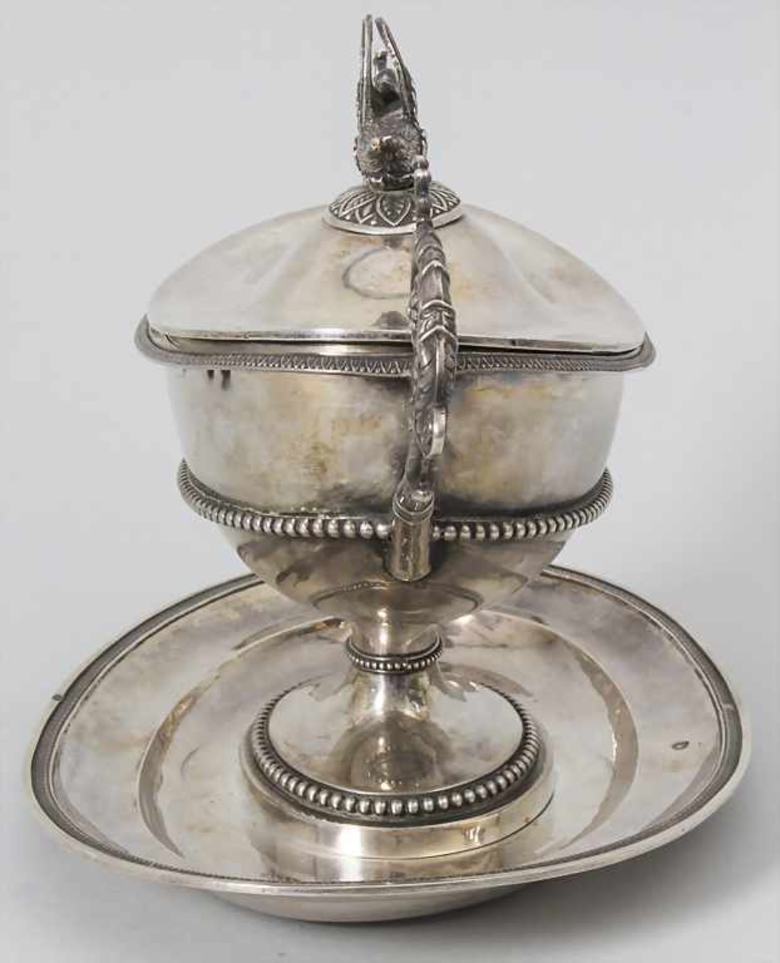 Empire Sauciere auf Présentoir / An Empire silver sauce boat, Lyon, nach 1819 - Bild 4 aus 10