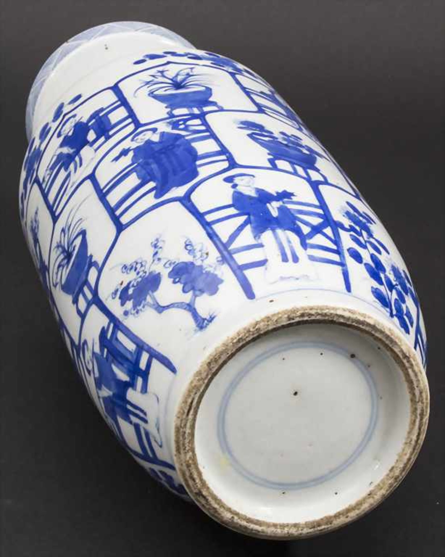 Ziervase / A decorative vase, China, Qing-Dynastie (1644-1911), wohl Kangxi-Periode (1662-1722) - Bild 4 aus 5