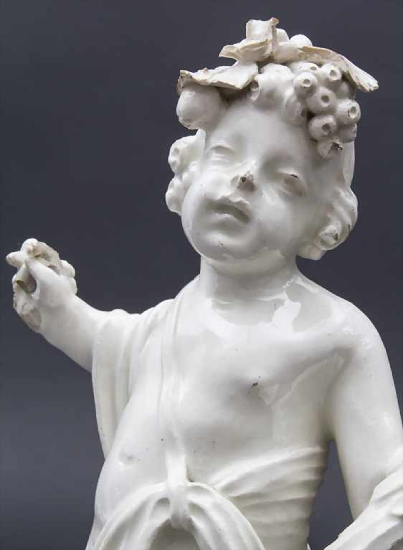 Frühe Fayence-Figur 'Allegorie des Sommers' / An early faience allegorical figurine of 'the Summer', - Bild 8 aus 8