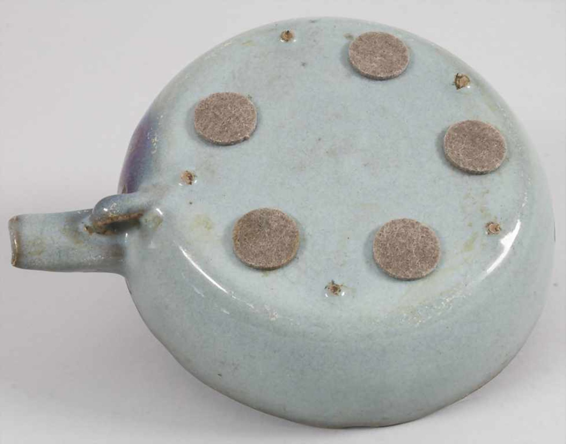 Seladon-Schale / A seladon bowl, China, wohl Yuan-Dynastie - Bild 4 aus 5