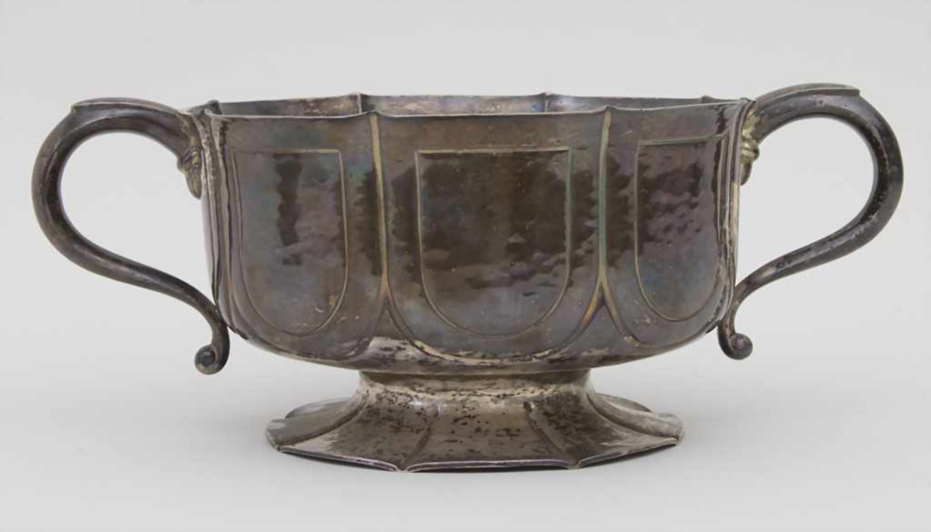 Großer Sektkühler / A large silver champagne cooler, William Comyns, London, 1924 - Bild 3 aus 7