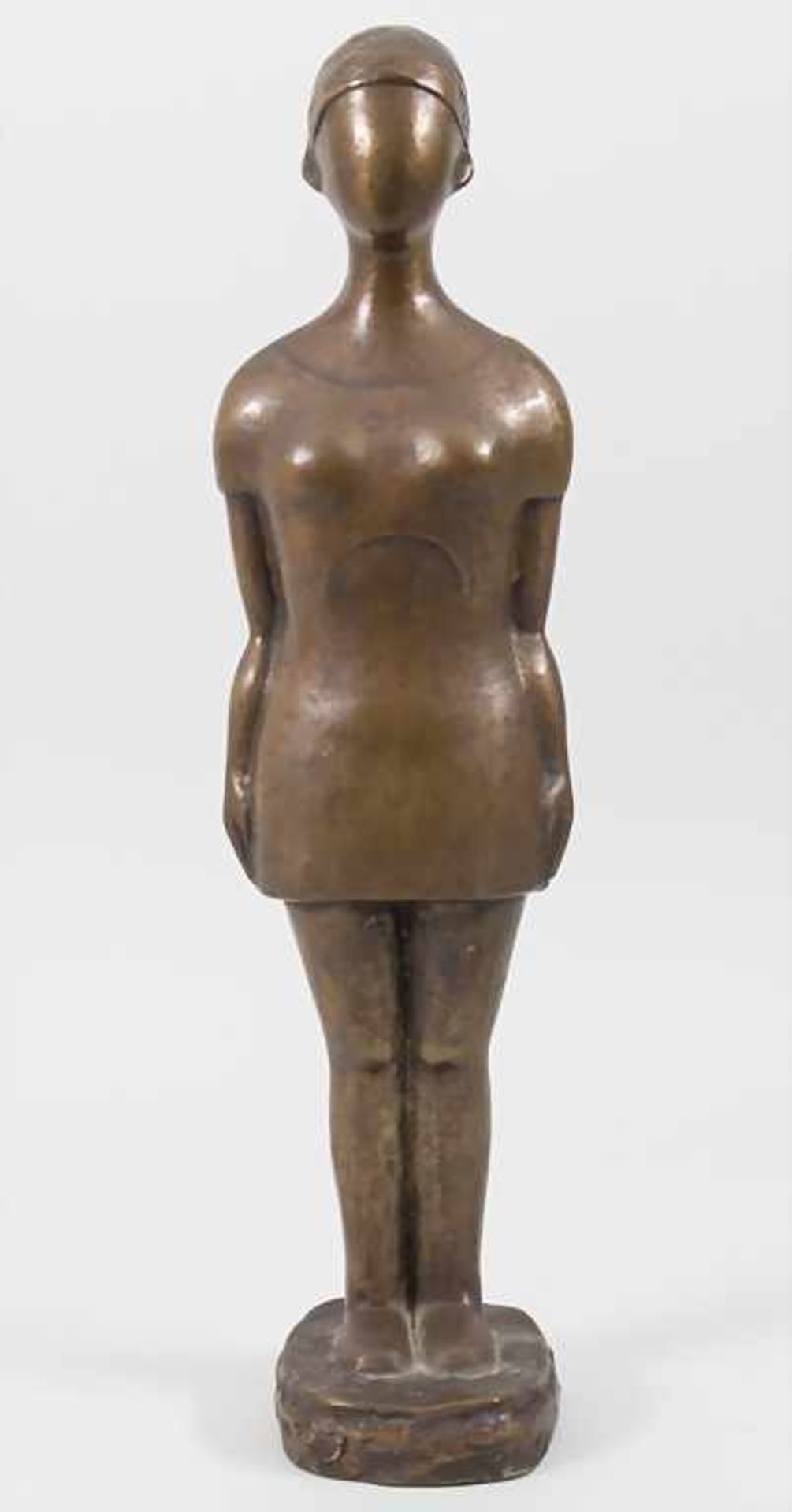 Monogrammist, 'Stehendes Mädchen' / A bronze sculpture of a girl, Frankreich, nach 1979 - Image 2 of 9