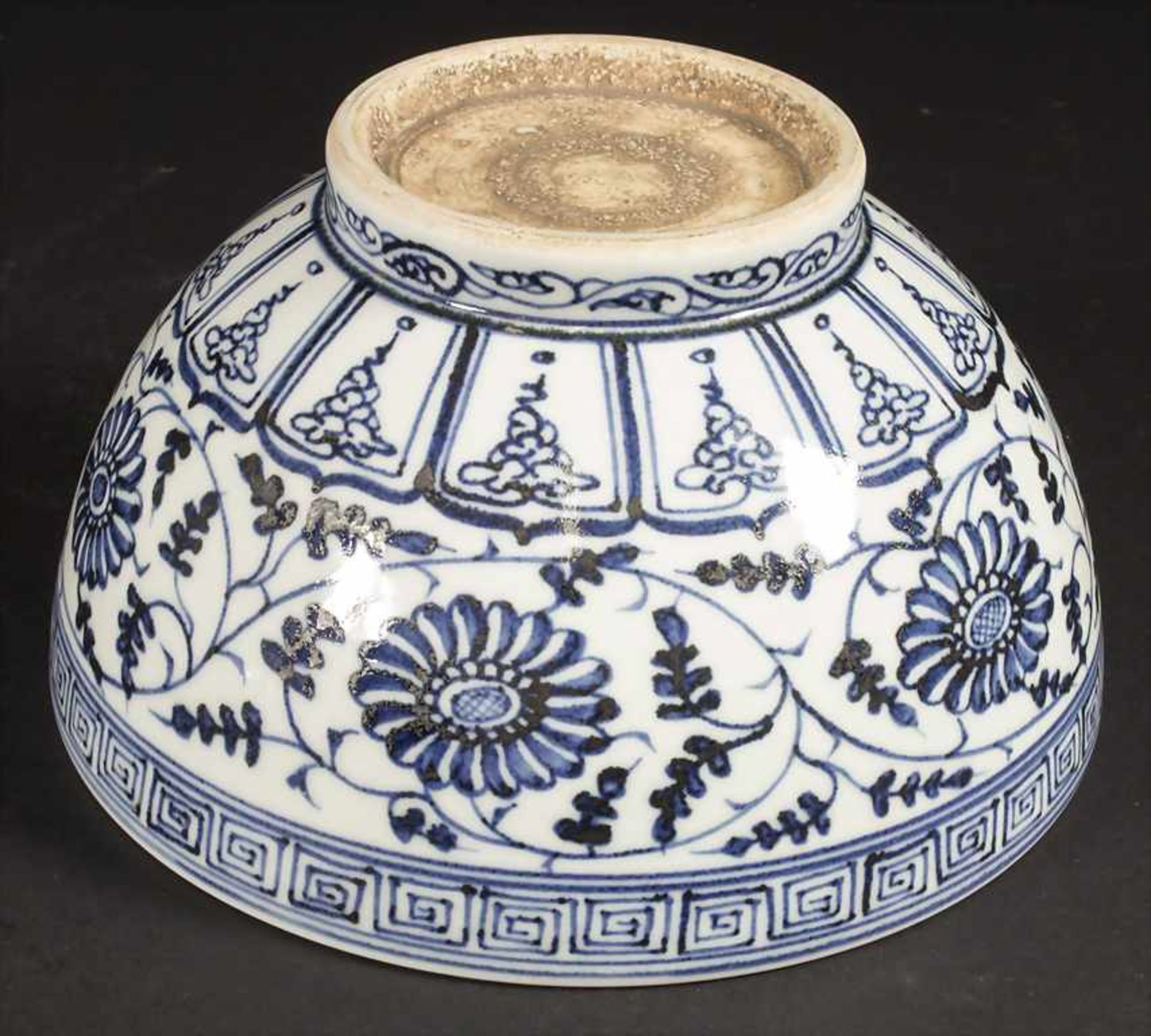 Porzellan-Kumme / A porcelain bowl, China, wohl Qing-Dynastie (1644-1911) - Image 6 of 7