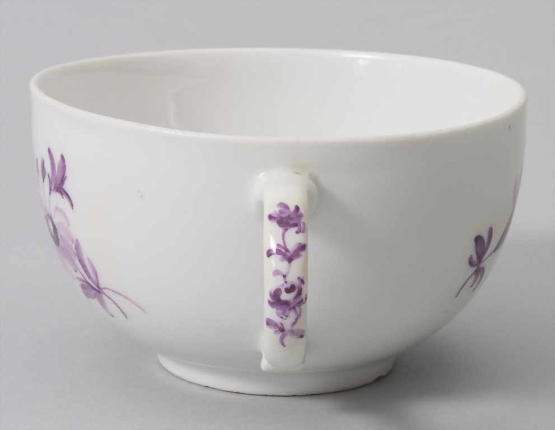 Tasse und UT mit Purpurmalerei / A cup and saucer with purple flowers, Meissen, um 1760 - Image 9 of 10