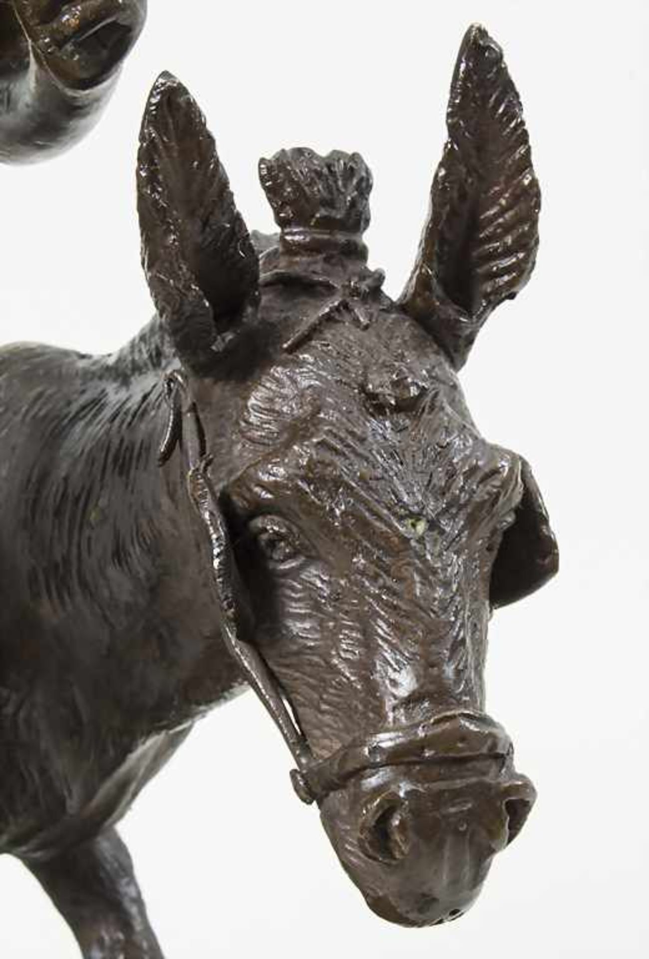 Fander, Bronze Skulptur 'Junge mit Esel' / A bronze sculpture of a boy with a donkey - Image 6 of 9