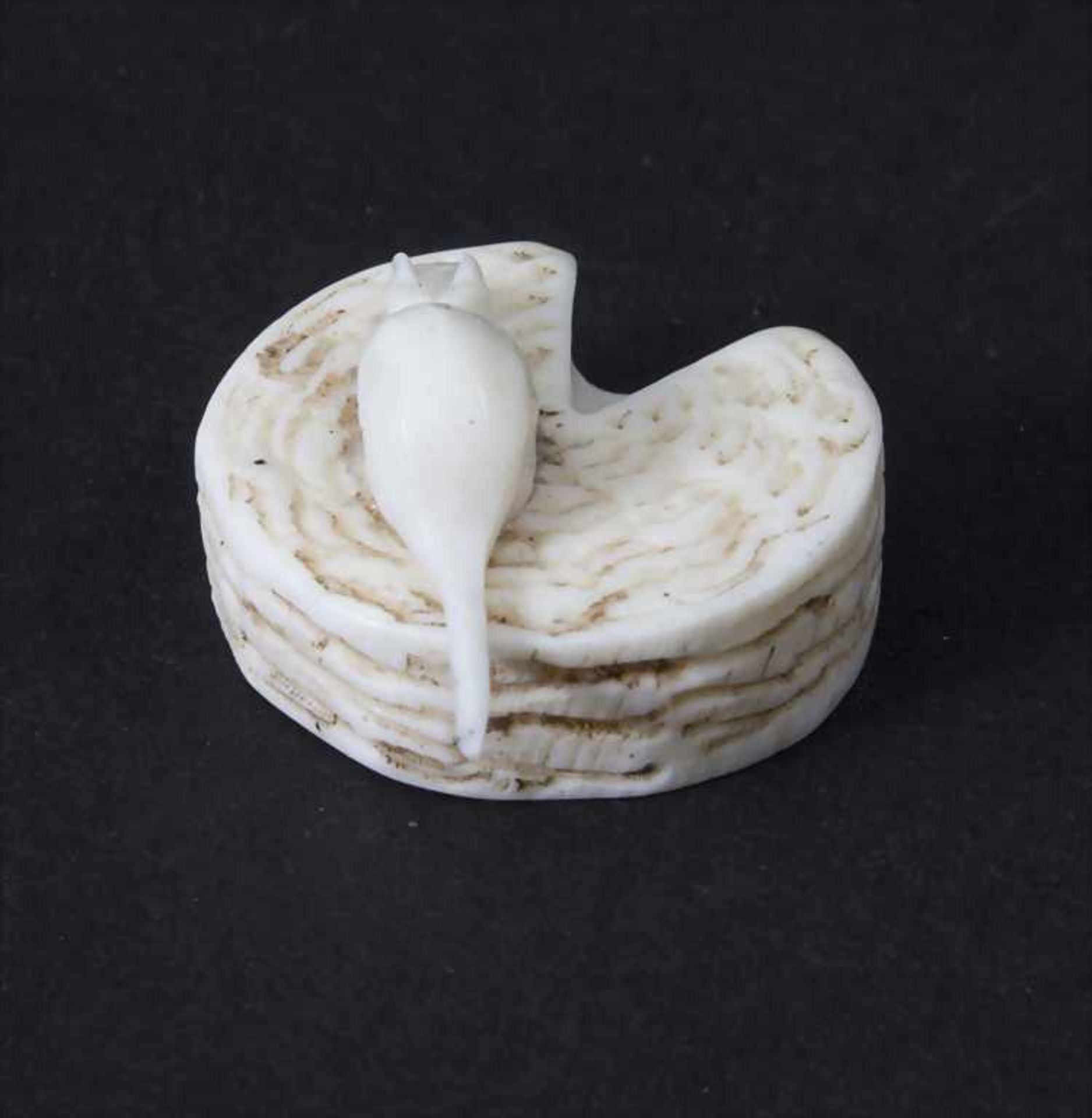 Miniatur Figur 'Maus auf einem Stück Käse' / An ivory miniature figure of a mouse on a piece of - Image 4 of 5