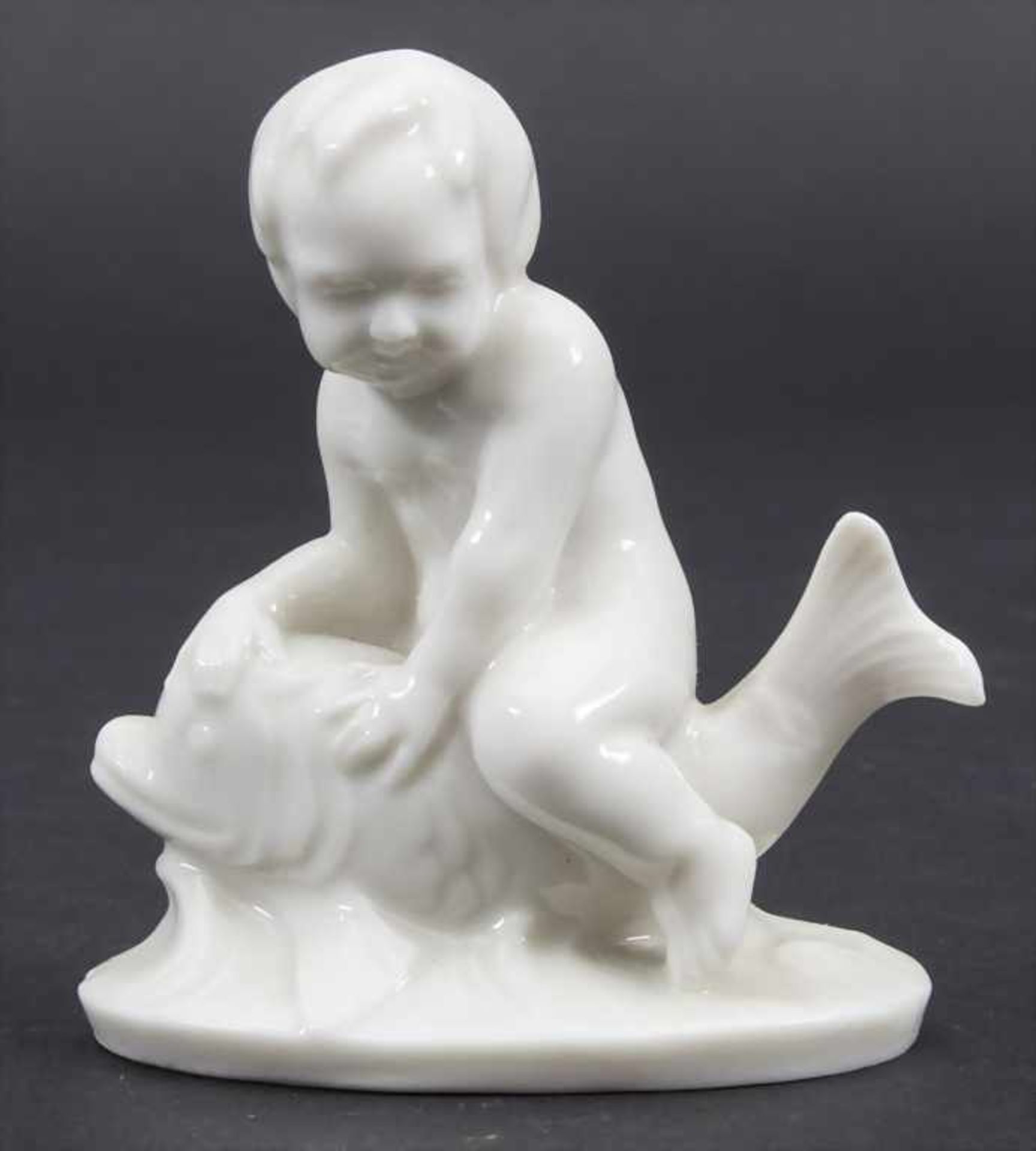 Putto auf Delfin / A cherub riding on a dophin, Porzellanfabrik Passau, um 1940