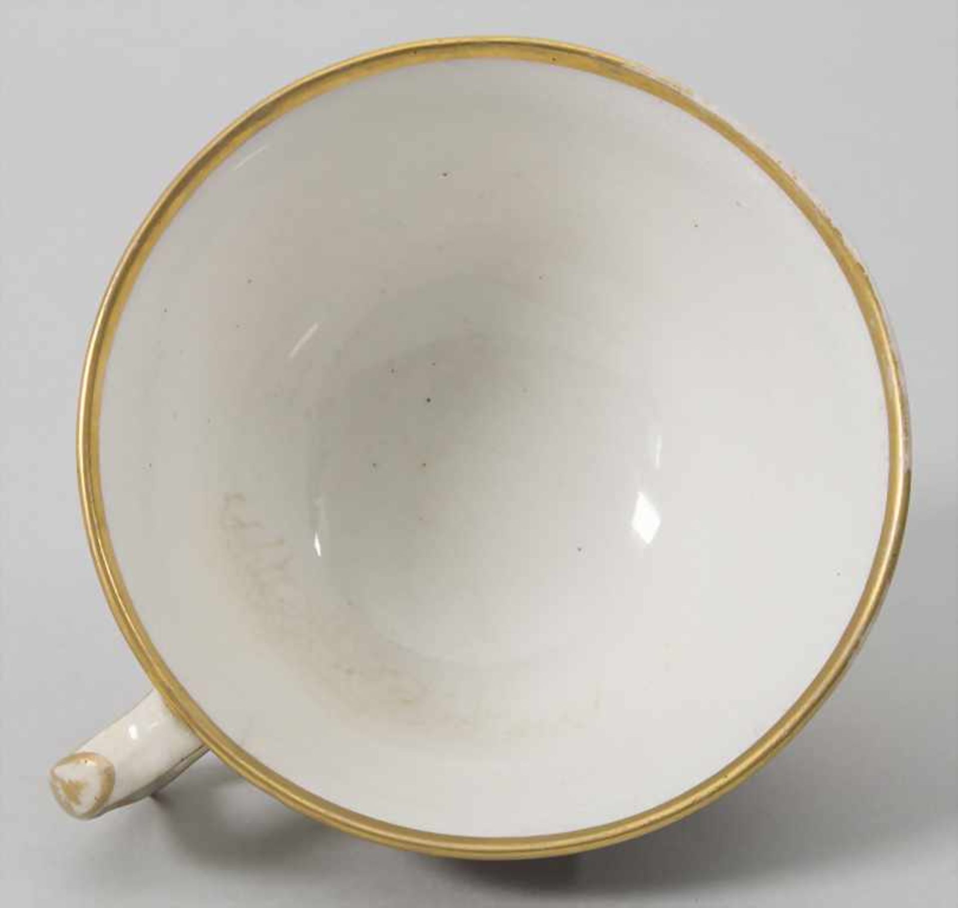 Tasse und Untertasse mit Landschaftsmalerei / A cup and saucer with landscapes, creamware, wohl - Bild 3 aus 12