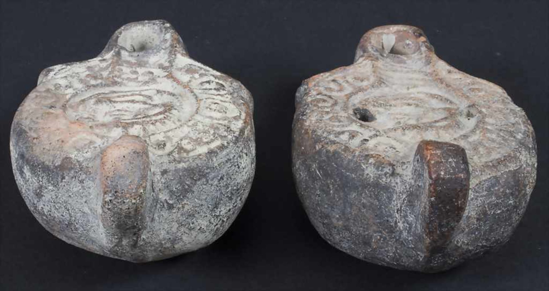 Zwei Öllampen, wohl römisch / Two roman oil lamps - Bild 4 aus 6