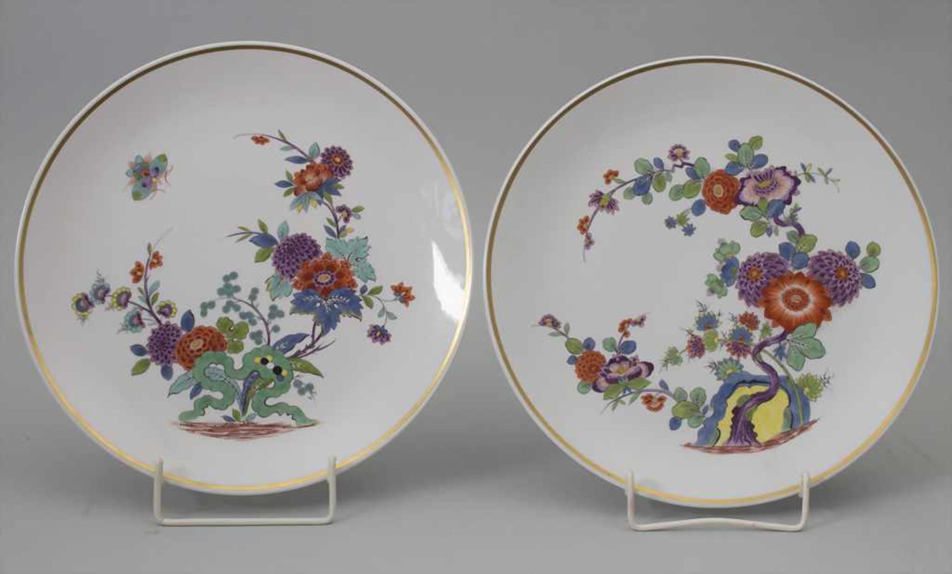 Paar Teller / A pair of plates with Imari pattern, Meissen, 20. Jh,