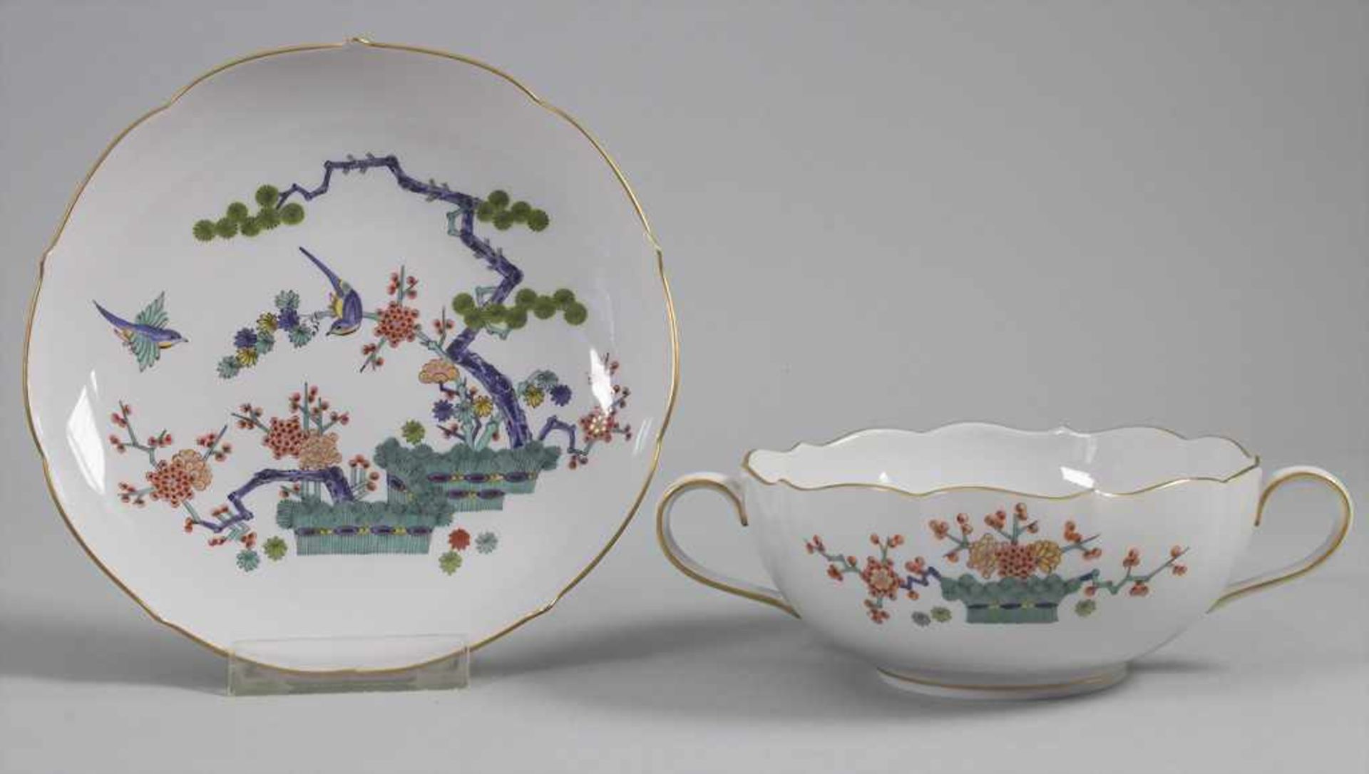 Suppentasse mit Unterteller / A soup bowl and plate with Kakiemon pattern, Meissen, 20. Jh.