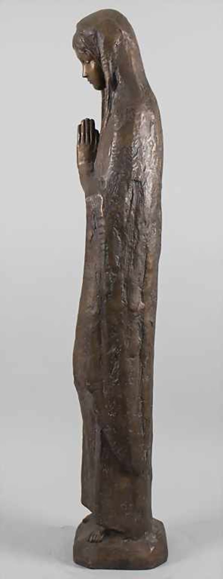 Bronze Skulptur 'Betende Maria' / A bronze sculpture of 'The praying Mary', 20. Jh. - Image 4 of 5