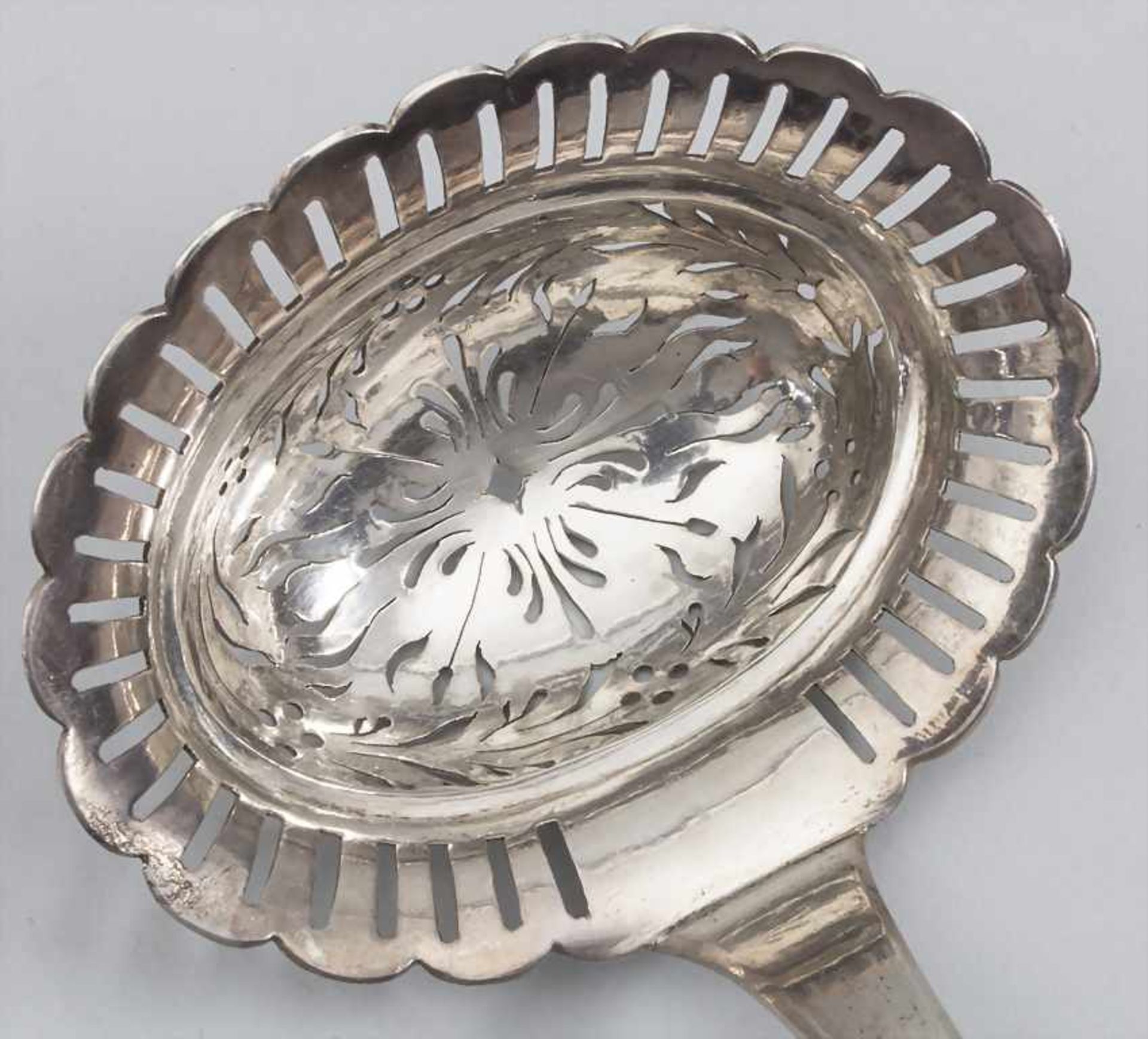 Zuckerstreulöffel / cuillère à sucre / saupoudreuse / A silver sugar-sprinkler spoon, Kohler - Bild 3 aus 4