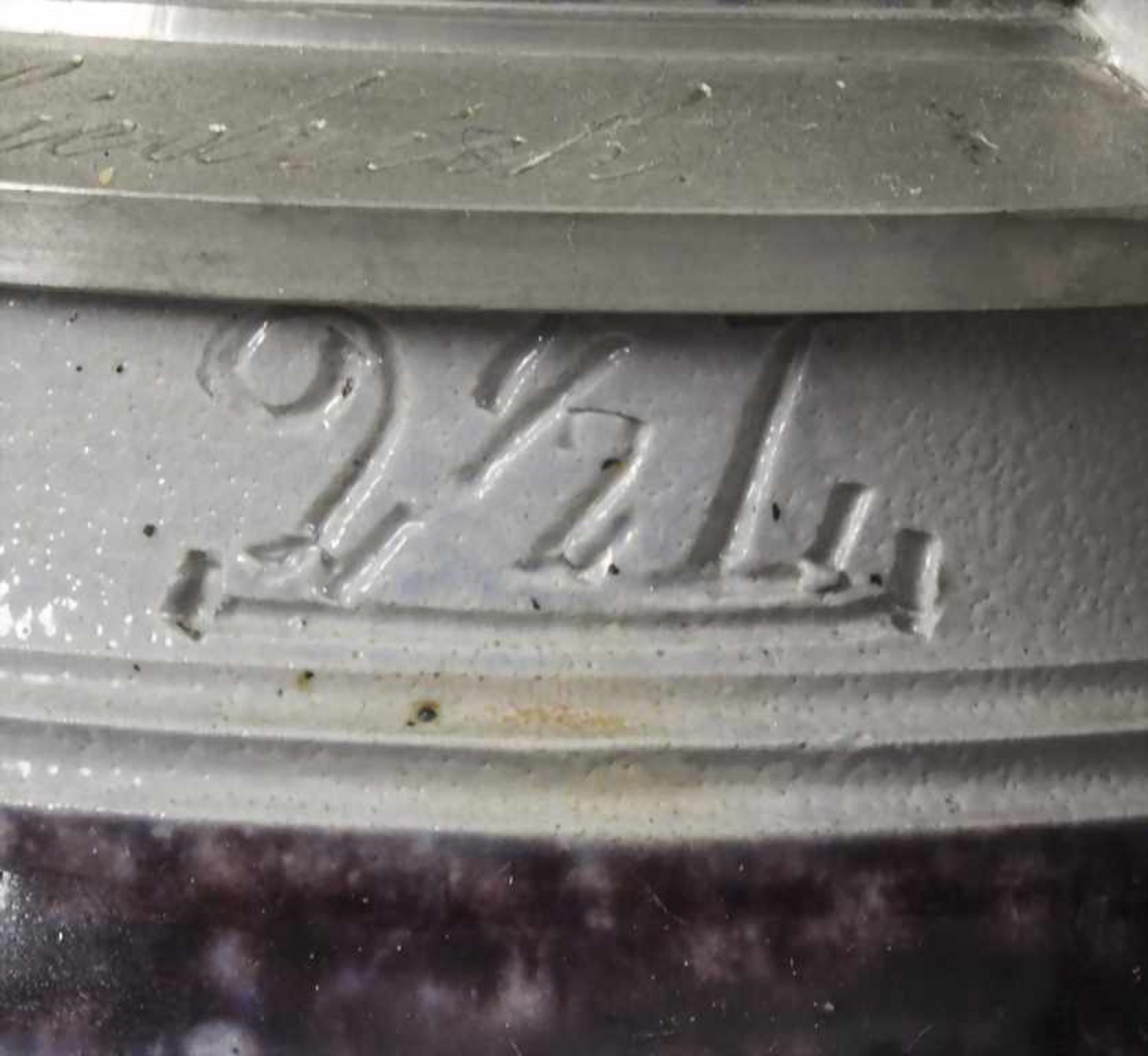 Großer 2 1/2 L Bierkrug mit Zinndeckel / A large beer mug with pewter lid, nach 1893 - Image 4 of 12