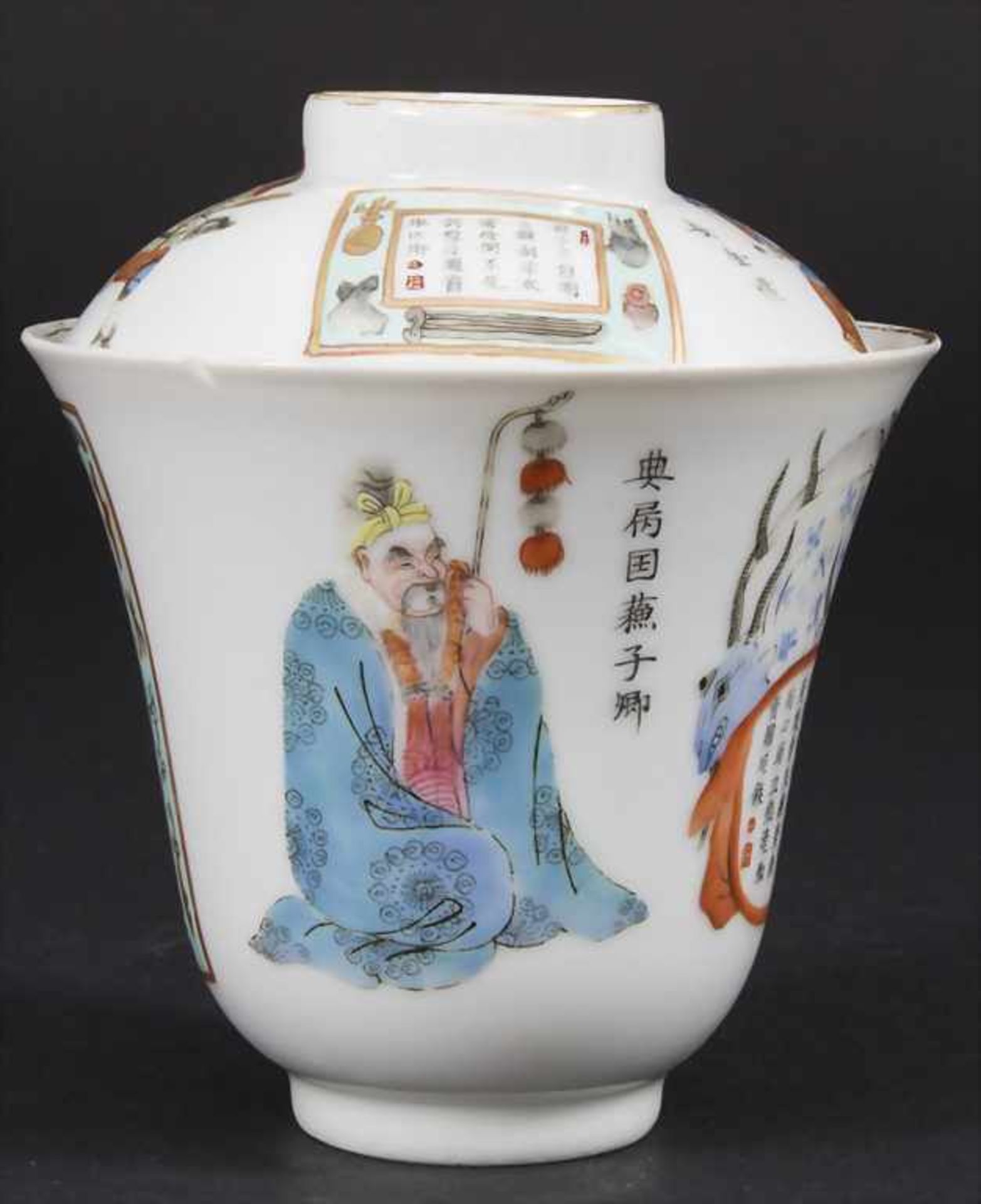 Porzellan-Deckelkumme / A porcelain lidded bowl, China, Qing-Dynastie (1644-1911), 18./19. Jh. - Bild 3 aus 6