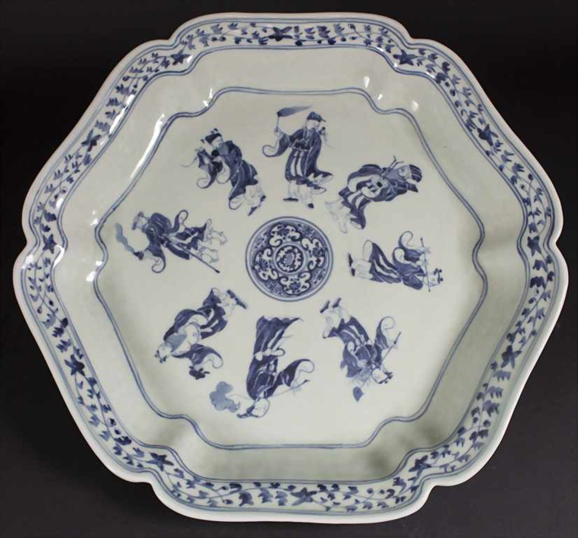 Große Porzellanplatte / A large porcelain platter, China, wohl 19./20. Jh.