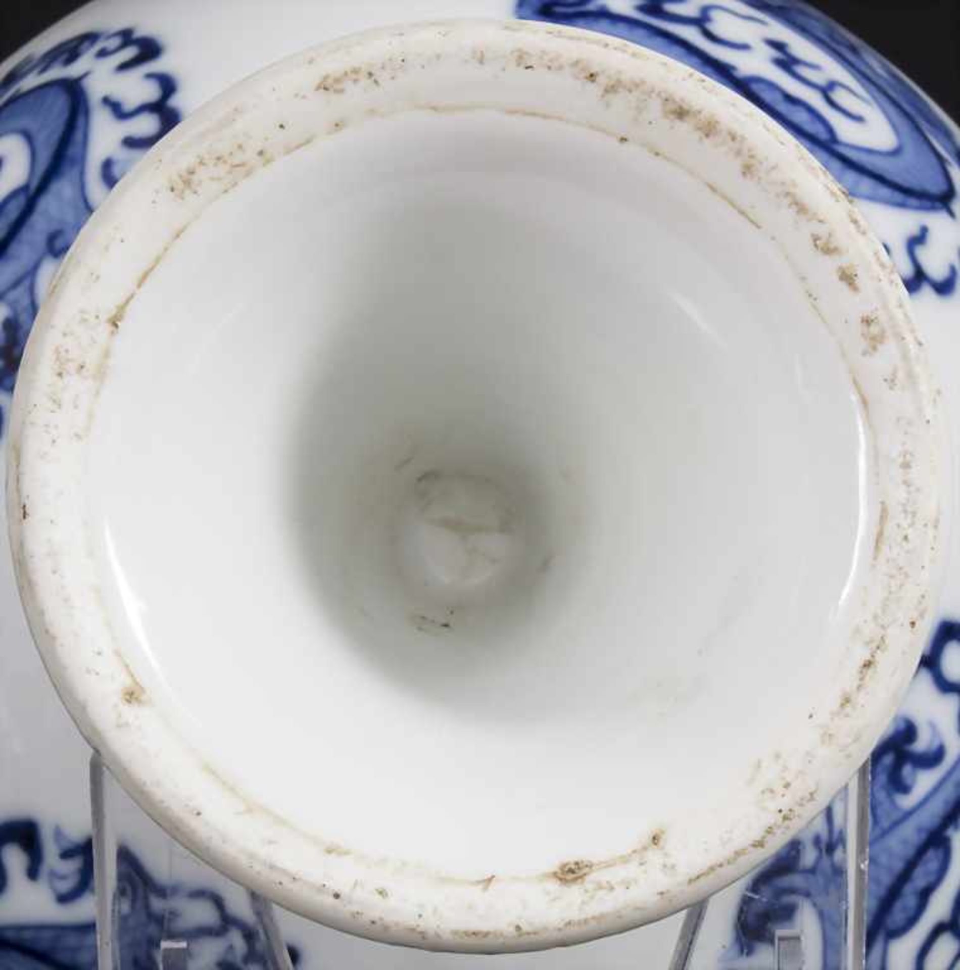 Porzellan-Fußschale / A porcelain footed bowl, China, Qing-Dynastie (1644-1911) - Bild 4 aus 4