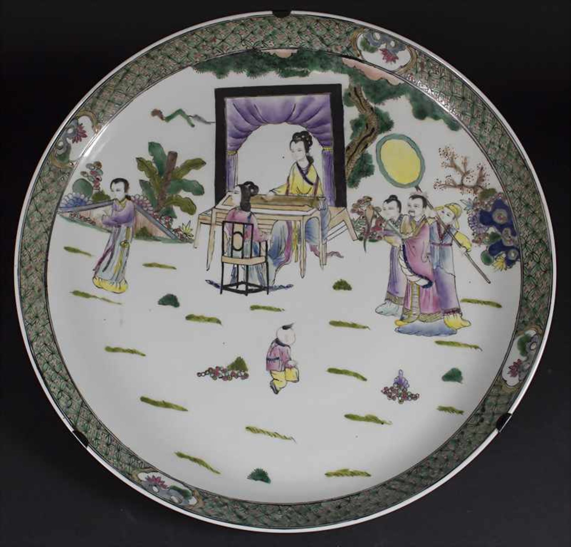 Große Rundplatte / A large round porcelain platter, China, Marke Qianlong, wohl 19. Jh.