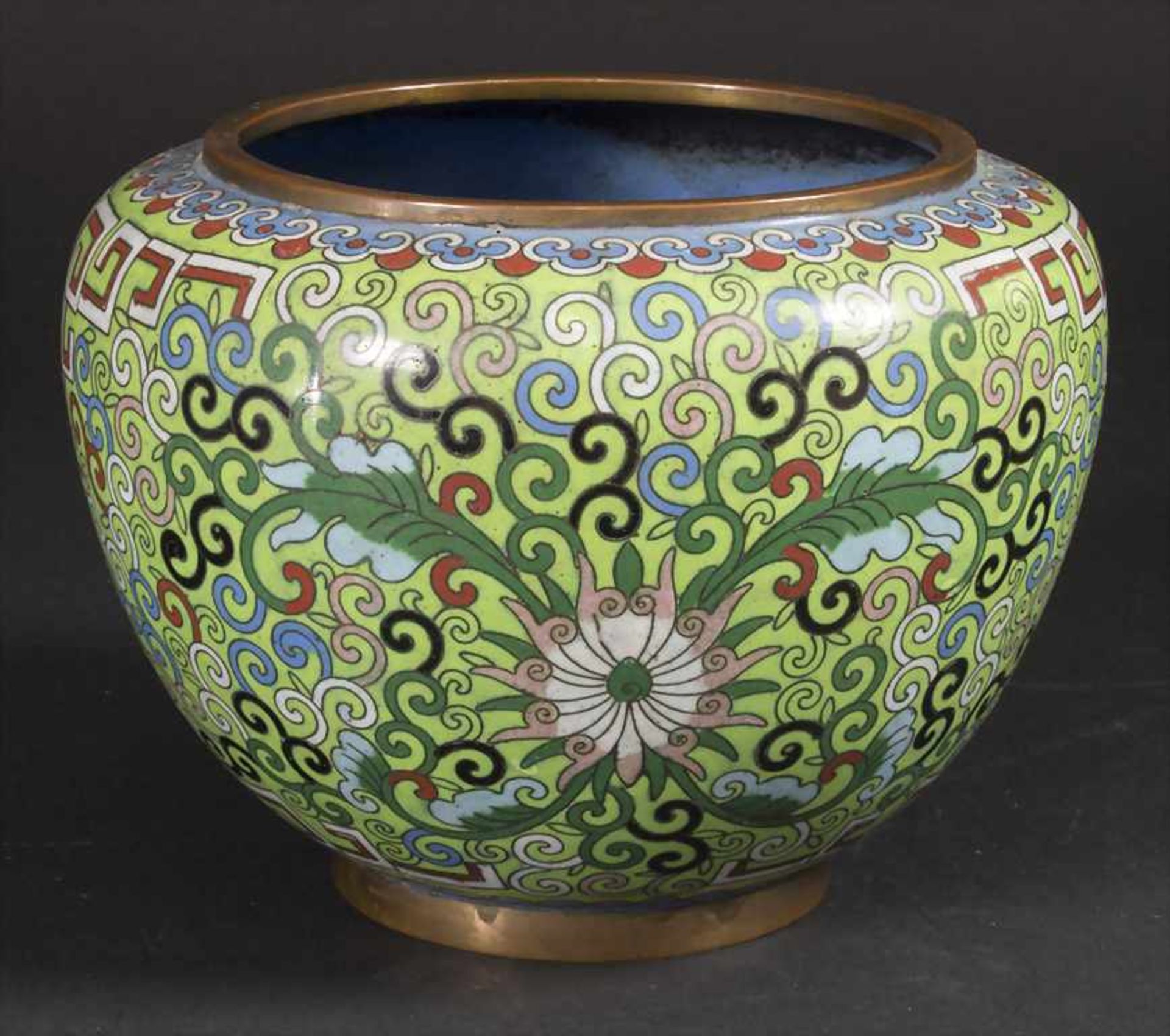 Cloisonné-Ziervase / An enamelled decorative vase, China, Qing-Dynastie (1644-1911), 19. Jh.