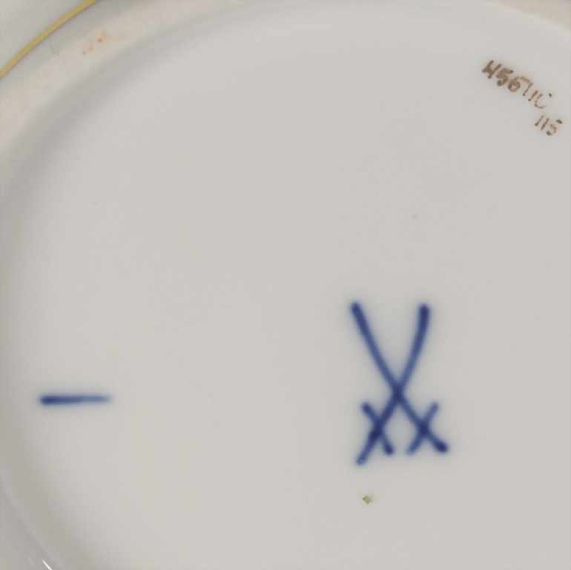 Suppentasse mit Unterteller / A soup bowl and plate with Kakiemon pattern, Meissen, 20. Jh. - Bild 10 aus 11