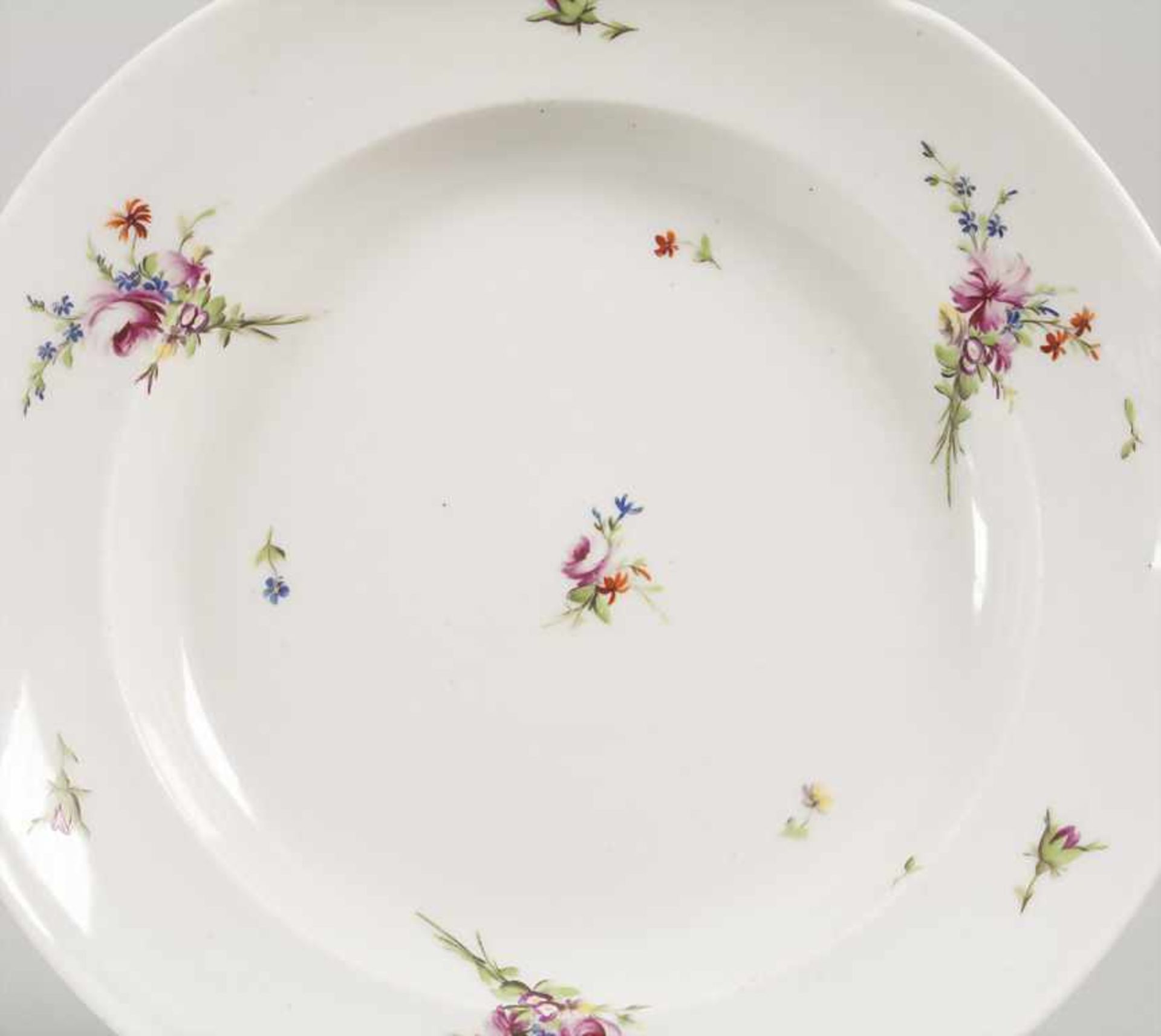 Teller mit Blumenmalerei / A plate with flowers, Niderviller, um 1780/1793 - Image 2 of 5