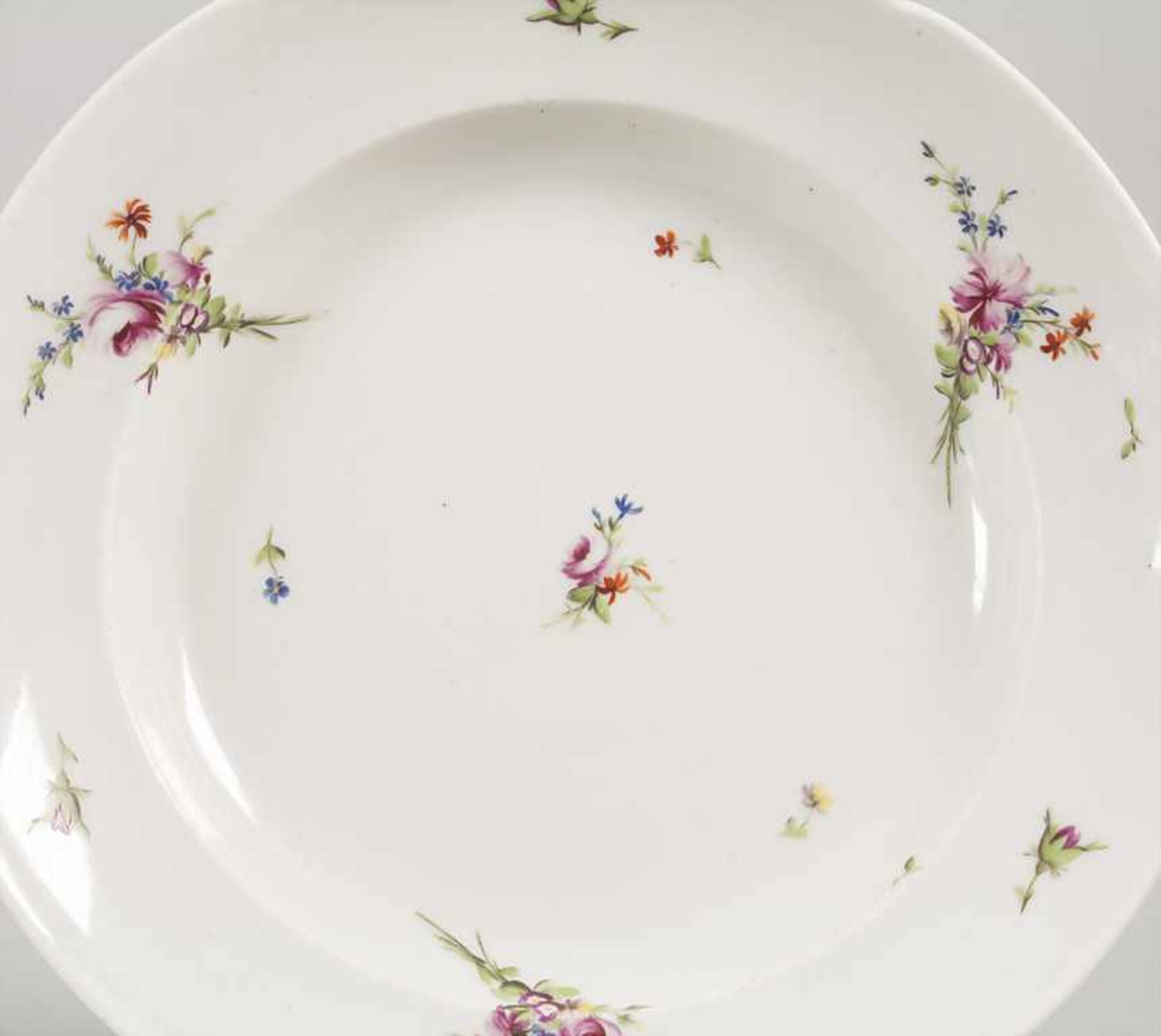 Teller mit Blumenmalerei / A plate with flowers, Niderviller, um 1780/1793 - Bild 2 aus 5