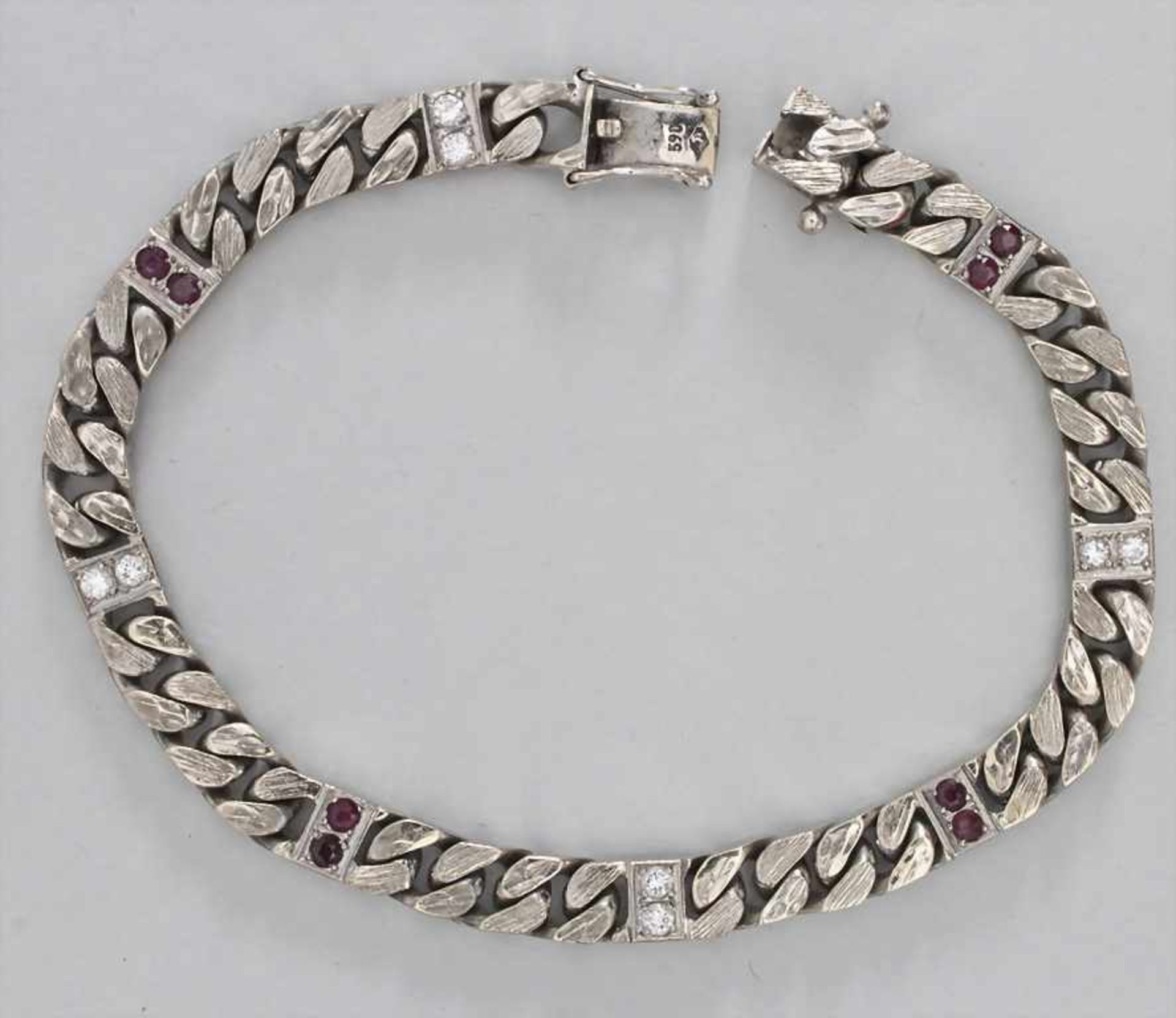 Damenarmband in Platin mit Diamanten und Rubinen / A ladies platinum bracelet, 20. Jh.