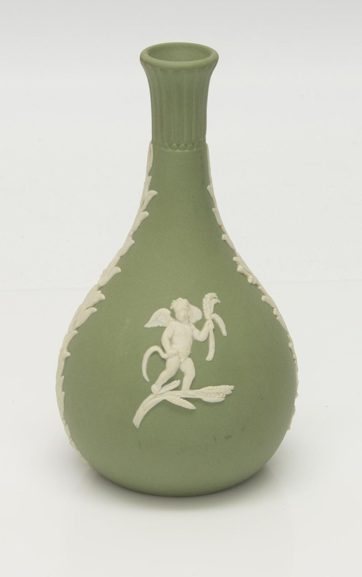 Wedgwood Vase20. Jh., Manufaktur Wedgwood/ England, grüne Jasperware mit aufgelegtem Puttidekor,