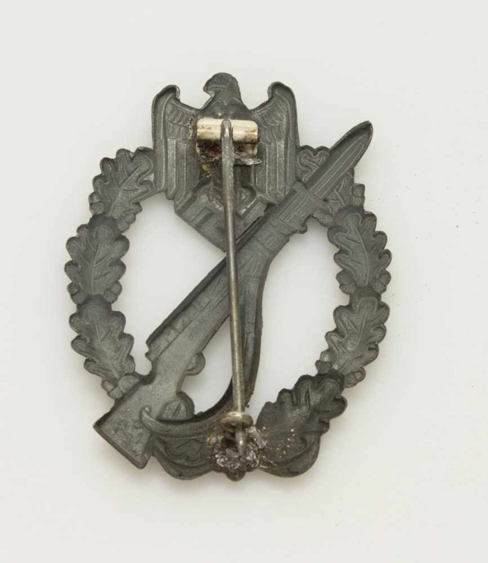Infanterie Sturmabzeichenin Silber, Hohlprägung, II. WK, Nadel ersetzt - Image 2 of 2