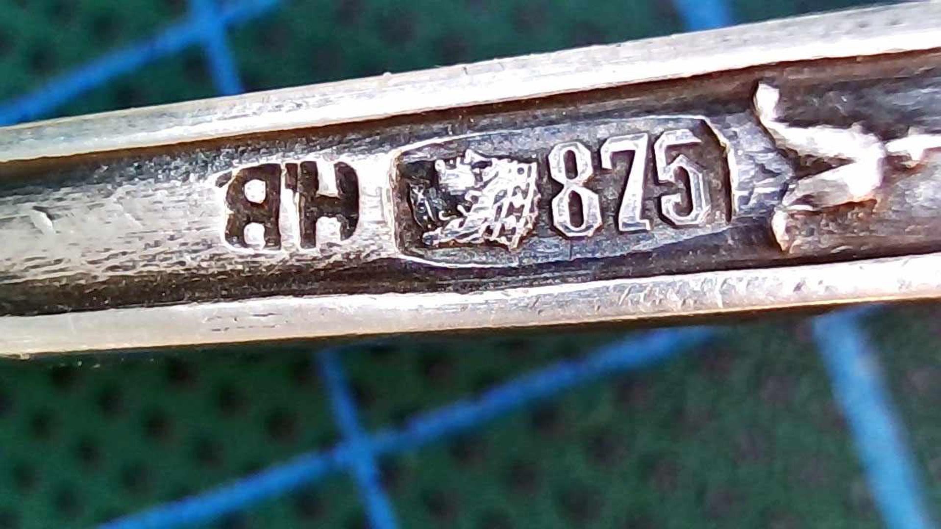 Tortenheber19. Jh., wohl Lettland/ Estland, 875er Silber mit Meistermarke, feiner Dekor mit - Bild 2 aus 2