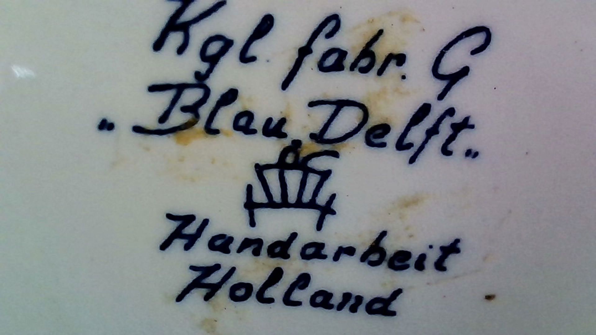 VaseHolland, Königl. Fabr. Delft, Blaumalerei mit Blüten u. Blättern, H. 13 cm - Image 2 of 2