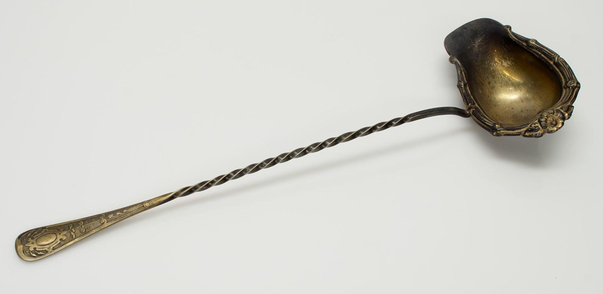 BowlenkelleGründerzeit um 1890, Messing, Reste v. Versilberung, L. 38,5 cm