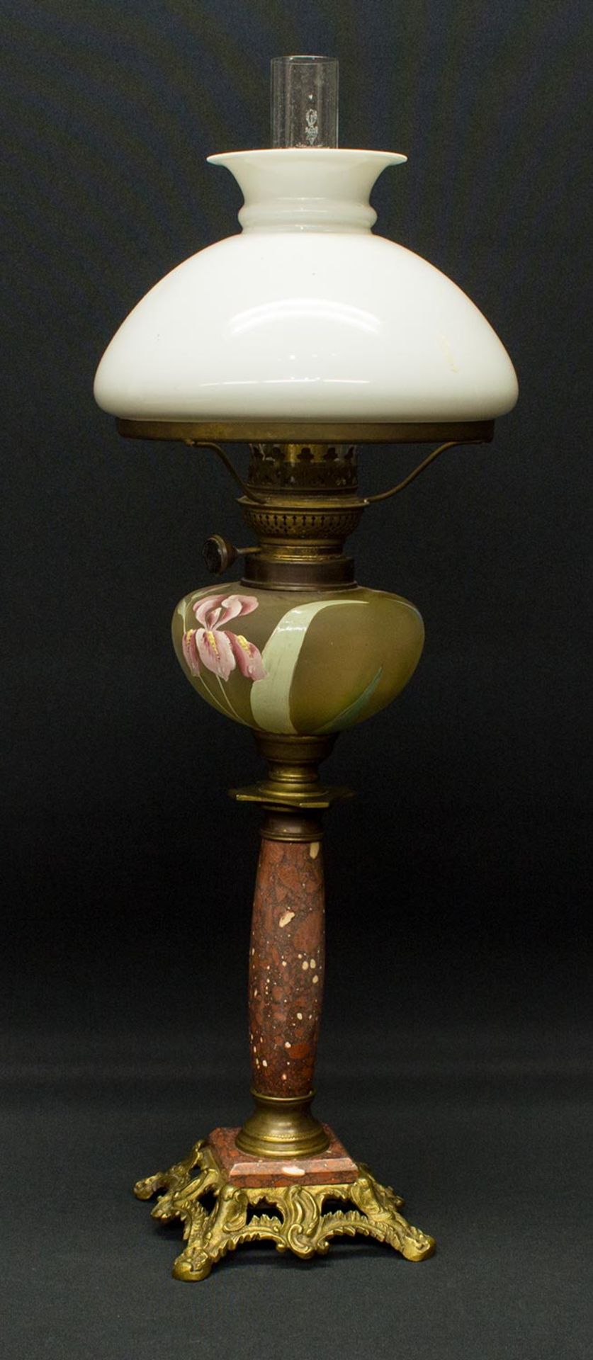 Jugendstil Petroleumlampeum 1900, Fuß aus Bronze u. Marmor, handbemalter Glastank mit floralem