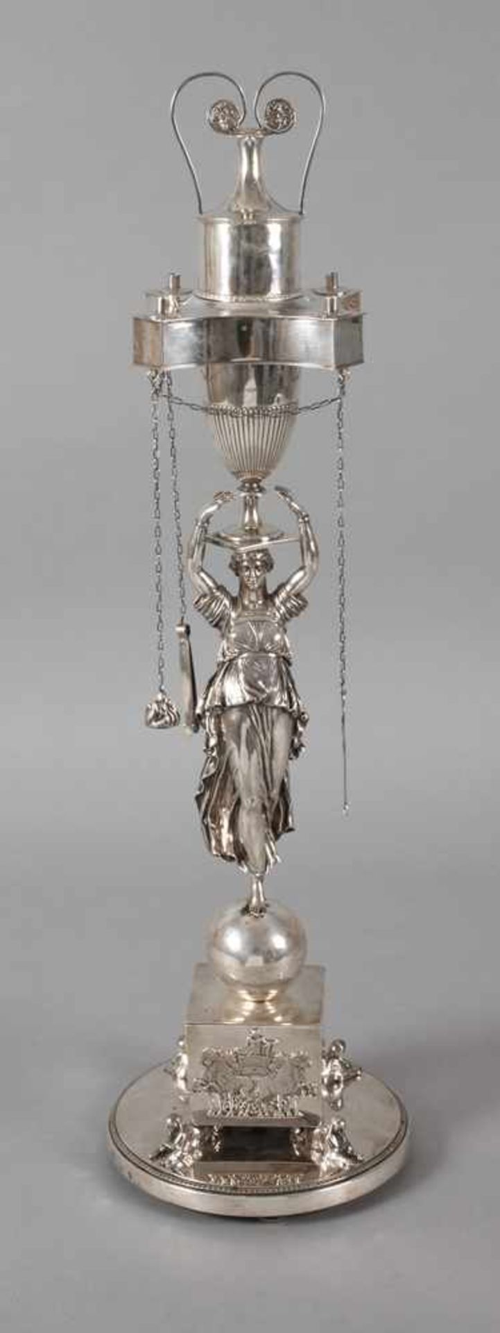 Silber Öllampe RomSilber große figürliche ÖllampeFrankreich, um 1809-1819, Feingehalt 800/1000,