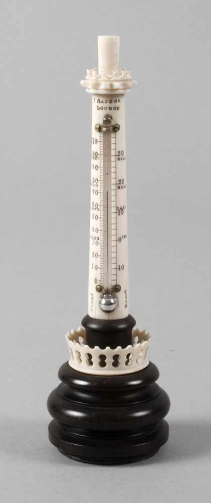 Thermometer ElfenbeinEngland um 1900, gemarkt T Rabone London, gedrechselter Ebenholzsockel mit