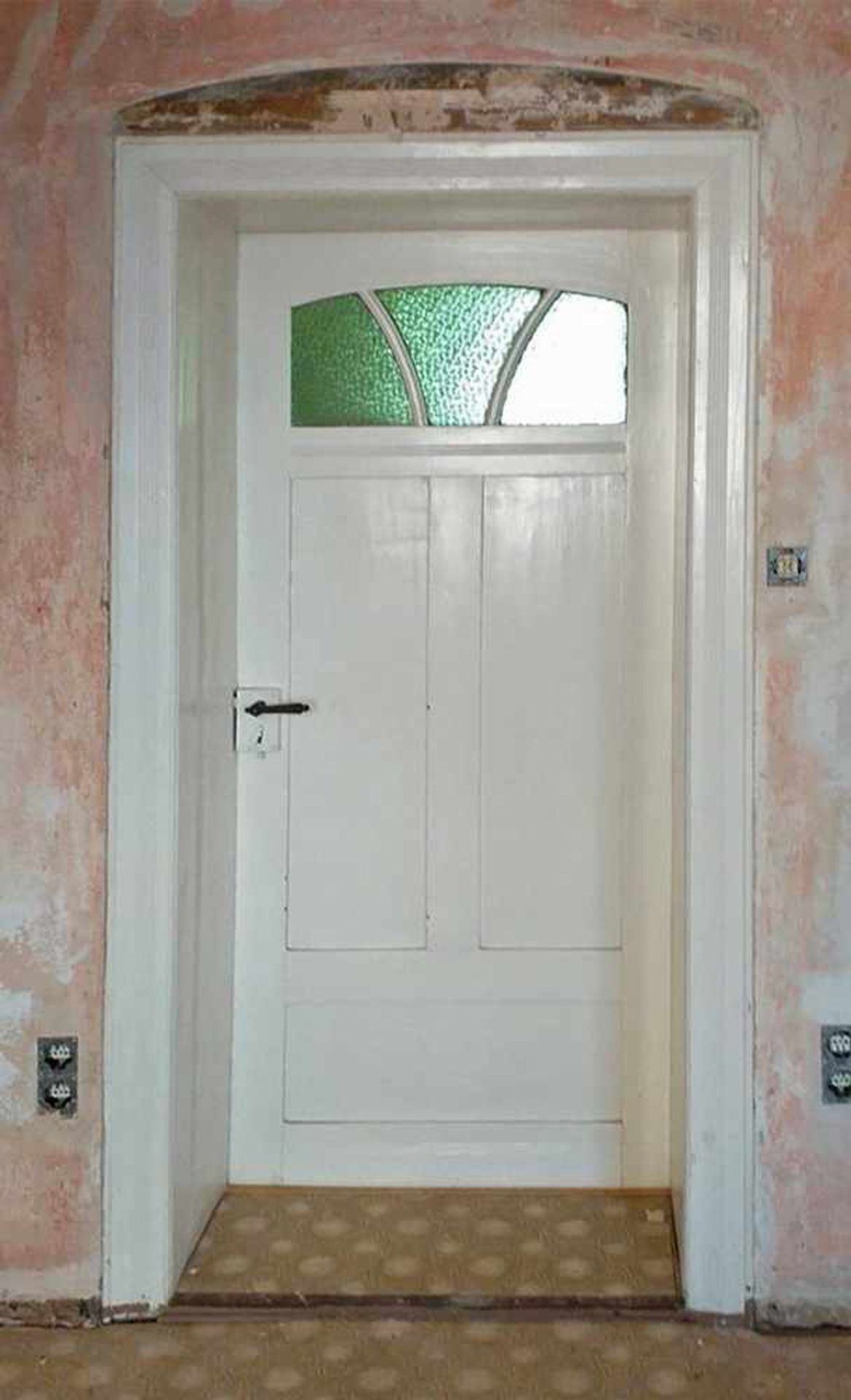 Drei Zimmertüren JugendstilDeutsch, um 1910, Nadelholz massiv, weiß gestrichen, verglastes