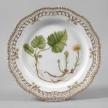 Royal Copenhagen Platzteller "Flora Danica"Entwurf 1790 auf Bestellung des dänischen Königs