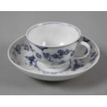 Meissen Tasse und Untertasse "Strohblumenmuster"unterglasurblaue Schwertermarke mit jeweils