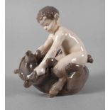 Royal Copenhagen "Faun mit Bär spielend"Entwurf Christian Thomsen 1905, blaue Wellen- und grüne