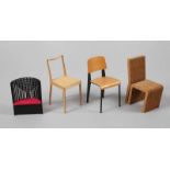 Vier Miniatur-Modellstühle Designnzl., dreimal Ausführung Vitra Design Museum, unterschiedliche