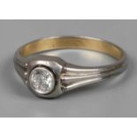 Ring mit Diamantbesatzum 1920, Platin und Gelbgold gestempelt 750, besetzt mit einem