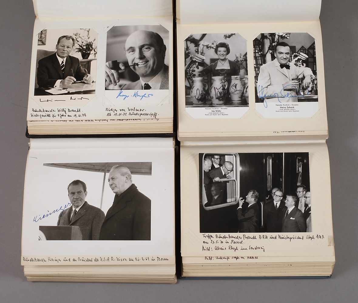 Sammlung Autogrammkartenund Politikerfotografien, BRD, 1970er Jahre, neben Politikern auch