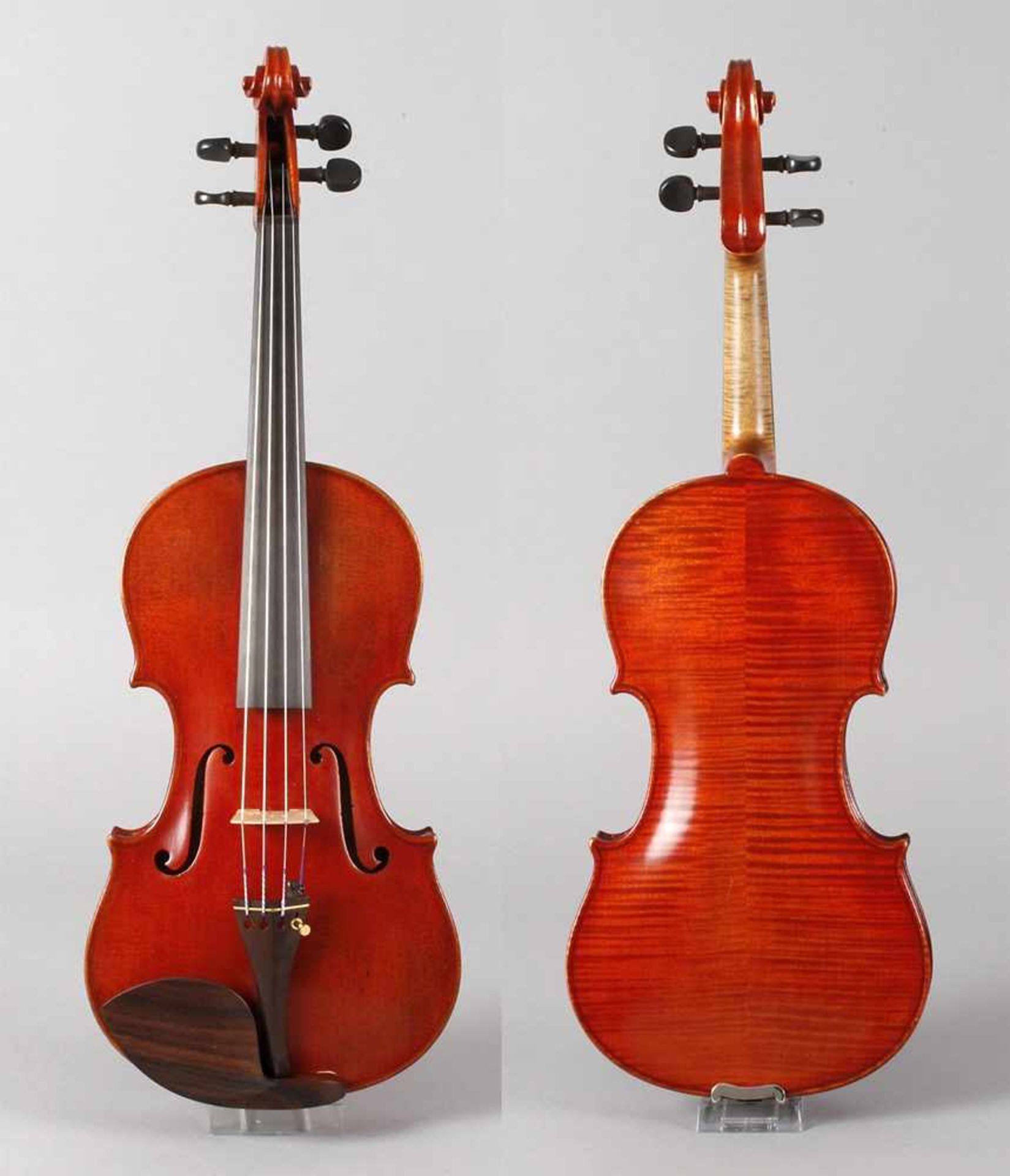 Violine J. G. Lippold im Etuimit Klebezettel Johann George Lippold Neukirchen bey Adorf 1853,