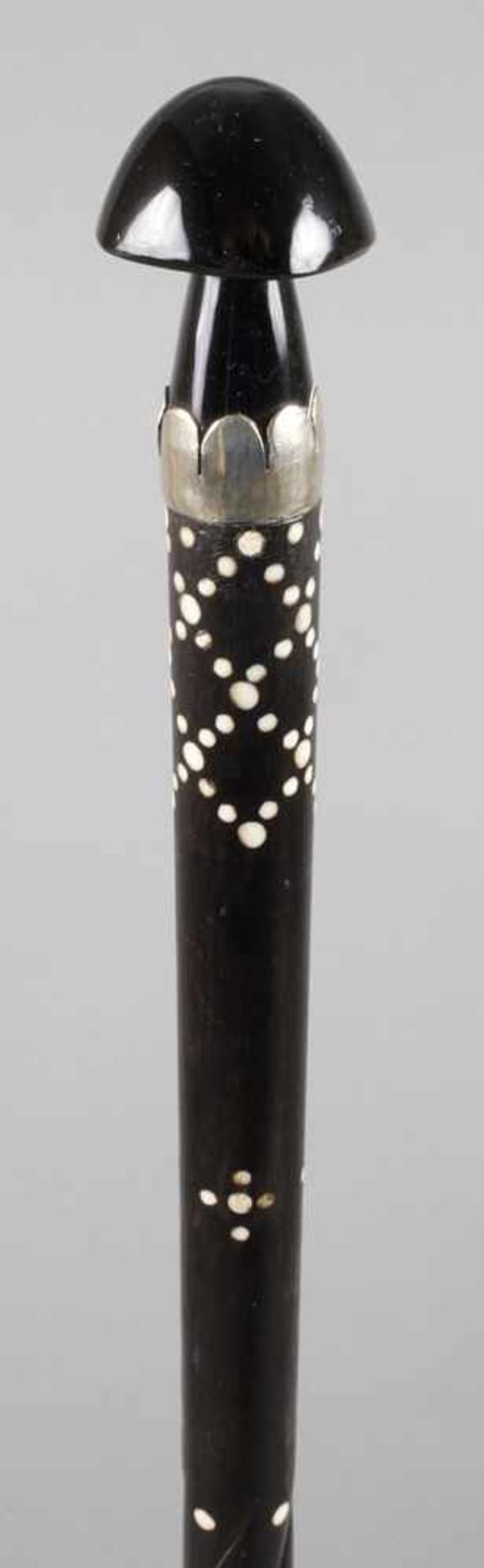 Spazierstock Hornum 1890, ungewöhnlicher Knauf in Form eines Pilzes aus dunklem Horn gefertigt,